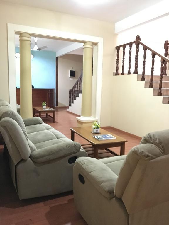 Skai Lodge Мале Екстериор снимка