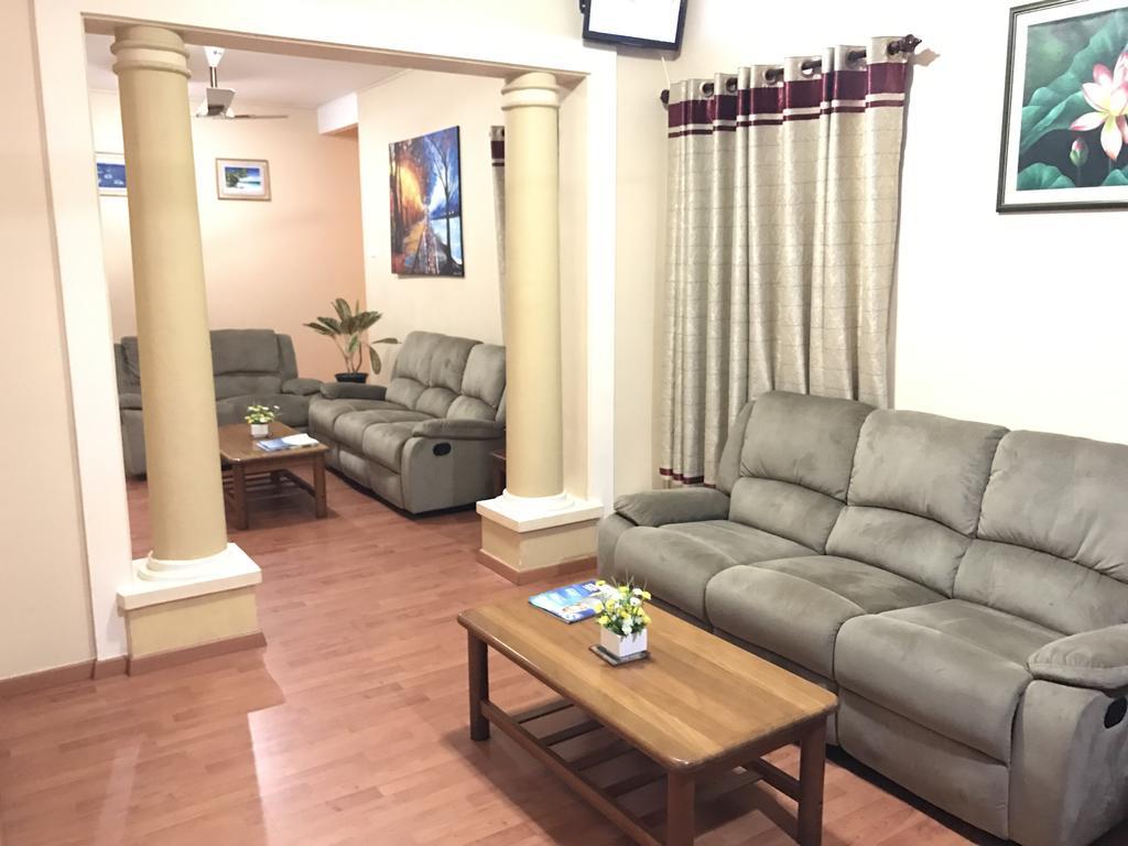 Skai Lodge Мале Екстериор снимка