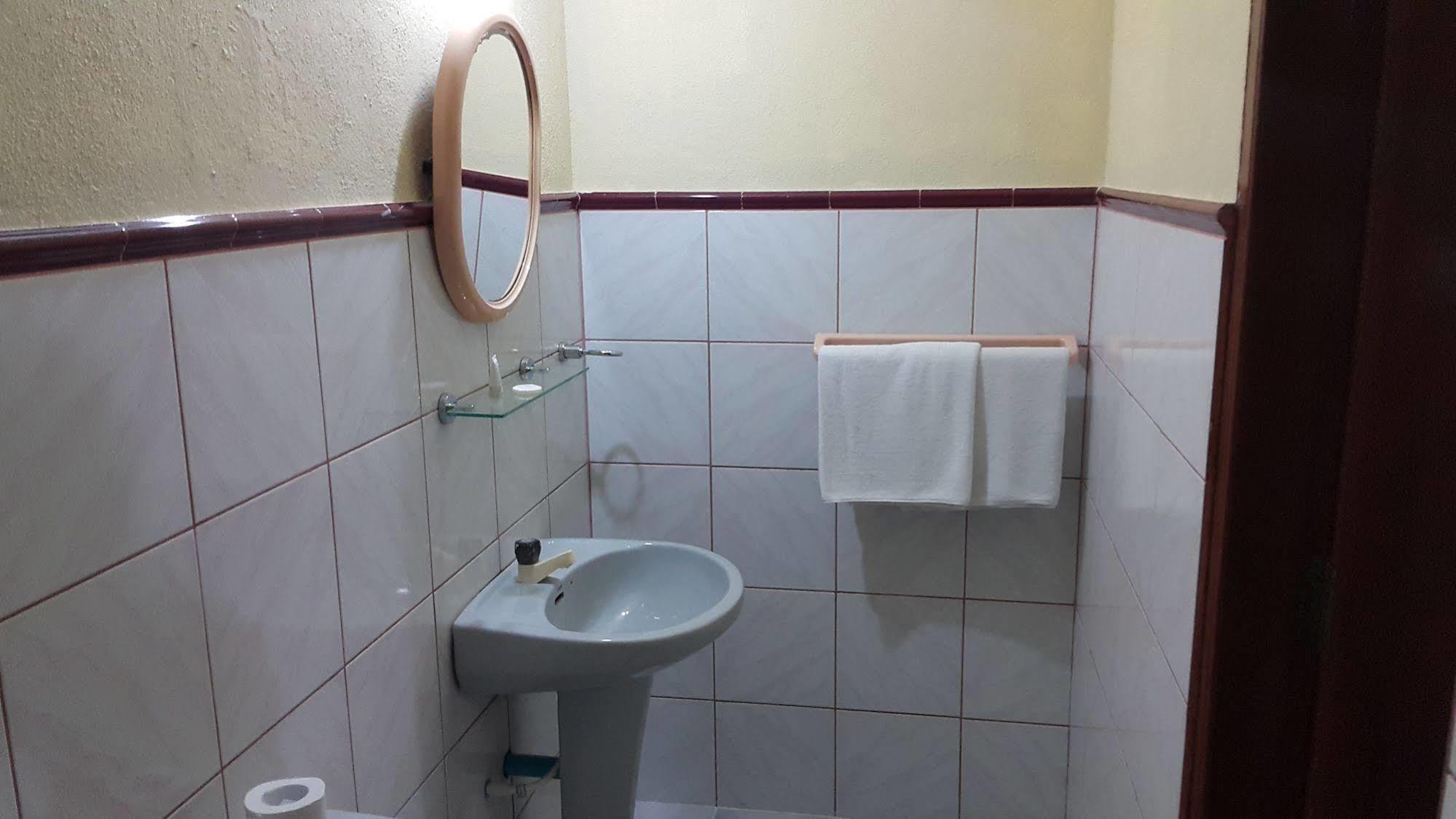 Skai Lodge Мале Екстериор снимка